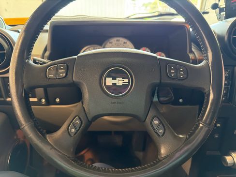 Used 2004 HUMMER H2 w/ Preferred Equipment Group AWD/4WD image 33