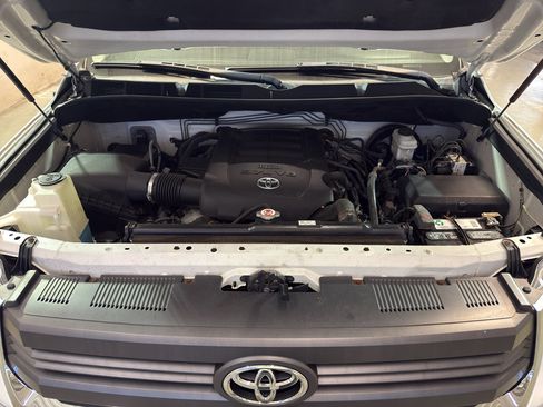 Used 2015 Toyota Tundra SR5 w/ TRD Off Road Package AWD/4WD image 31