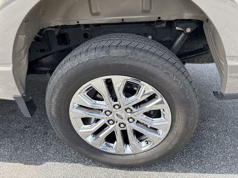 Used 2025 Ford F150 Lariat w/ Equipment Group 501A Mid AWD/4WD image 18