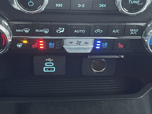 Used 2024 Ford F350 Lariat w/ Camper Package image 28