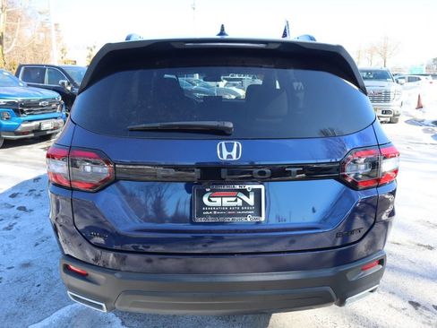 Used 2023 Honda Pilot Sport image 5