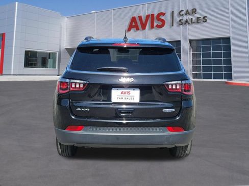 Used 2025 Jeep Compass Latitude w/ Sun & Sound Group AWD/4WD image 7