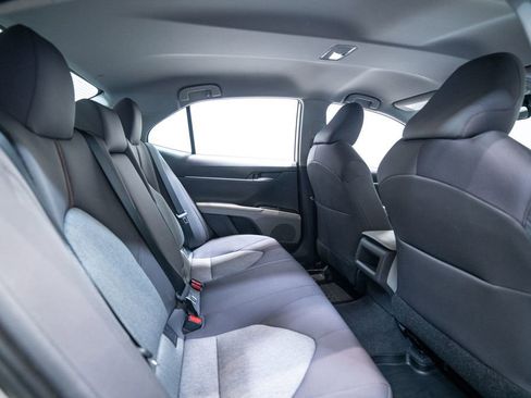 Used 2019 Toyota Camry LE FWD image 30