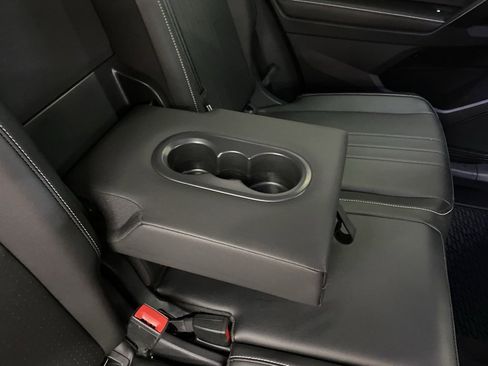 Used 2024 Volkswagen Tiguan Wolfsburg Edition image 35