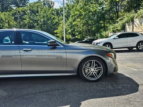 Used 2017 Mercedes-Benz E 300 4MATIC image 3