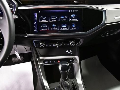 Used 2025 Audi Q3 2.0T Premium image 25