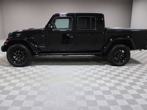 Used 2023 Jeep Gladiator Overland AWD/4WD image 8