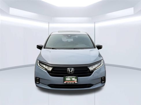 Used 2023 Honda Odyssey Sport image 2