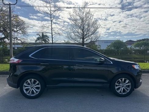 Used 2019 Ford Edge Titanium FWD image 2