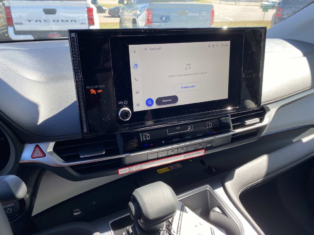 New 2026 Toyota Sienna LE FWD image 17