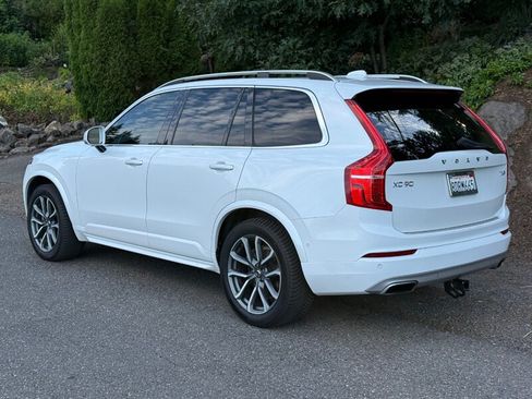 Used 2018 Volvo XC90 T6 Momentum w/ Convenience Package AWD/4WD image 3