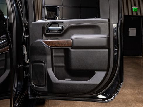 Used 2021 GMC Sierra 2500 Denali w/ Denali Black Diamond Edition image 37