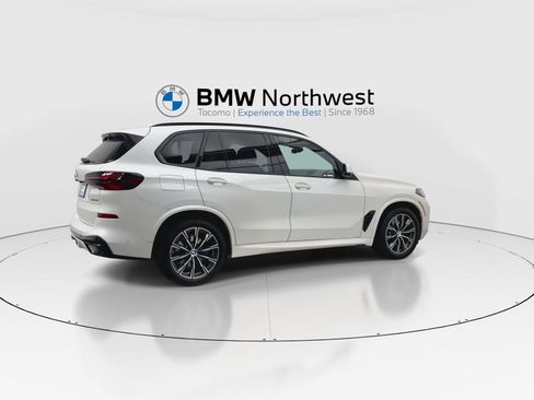 Used 2024 BMW X5 xDrive40i w/ M Sport Package AWD/4WD image 4
