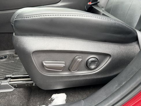 Used 2024 Toyota Highlander Limited image 27