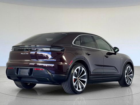 Certified 2025 Porsche Macan 4S Electric AWD/4WD image 8