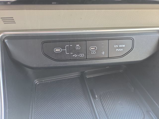 Used 2025 Kia Carnival SX Prestige FWD image 18