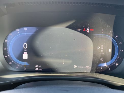 Used 2025 Volvo XC40 B5 Core image 21