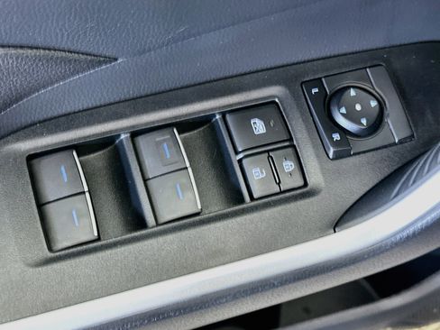 Used 2022 Toyota RAV4 XLE AWD/4WD image 15
