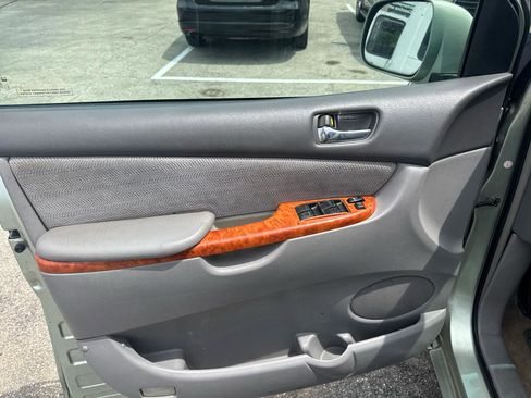 Used 2007 Toyota Sienna FWD image 13