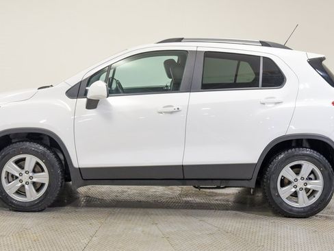 Used 2022 Chevrolet Trax LT w/ LT Convenience Package image 8