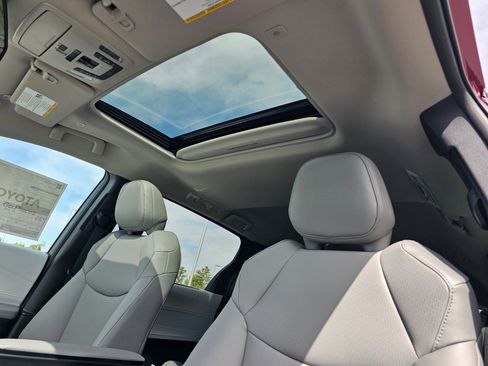 New 2026 Toyota Sienna XLE AWD/4WD image 10