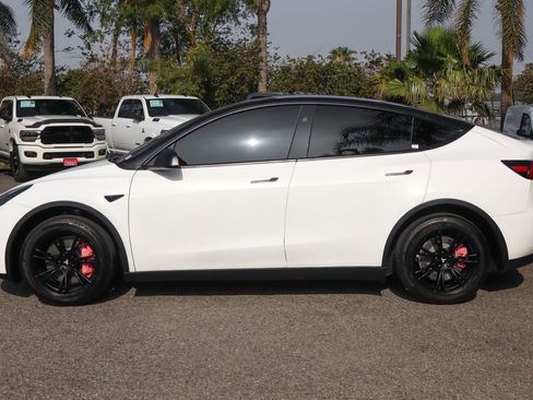 Used 2024 Tesla Model Y Long Range RWD image 5
