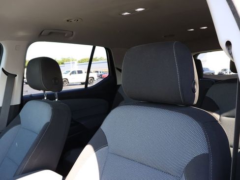 Used 2018 Chevrolet Traverse LT FWD image 11