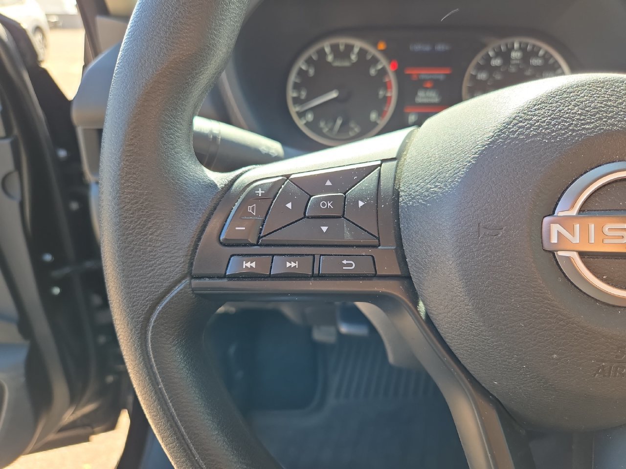 Used 2025 Nissan Sentra S FWD image 11
