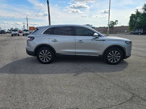 Used 2021 Lincoln Nautilus AWD image 2