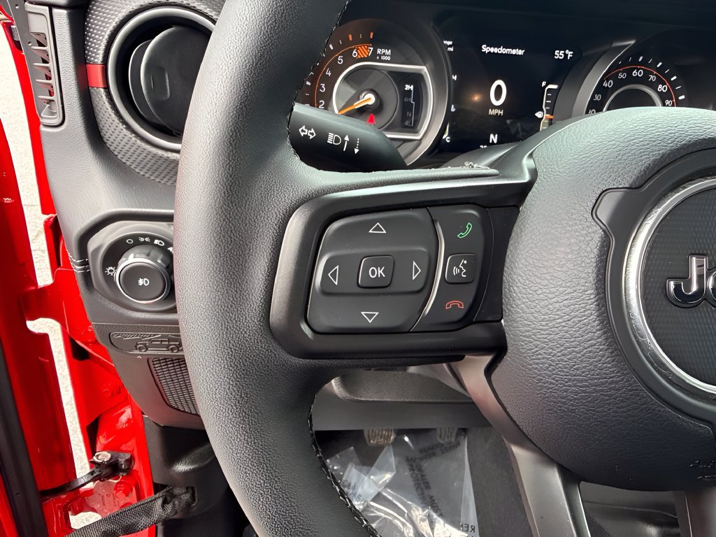 Used 2026 Jeep Wrangler Rubicon AWD/4WD image 13