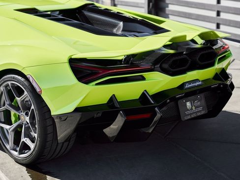 Used 2025 Lamborghini Revuelto image 13