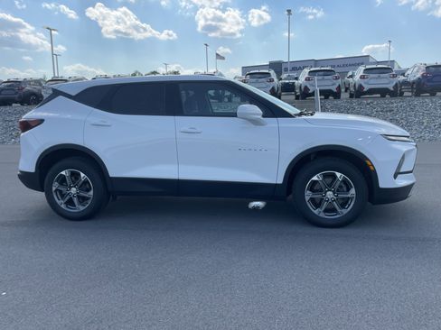 Used 2024 Chevrolet Blazer LT AWD/4WD image 2