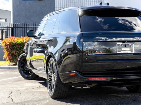 Used 2025 Land Rover Range Rover Long Wheelbase SE image 5