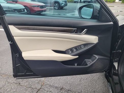 Used 2018 Honda Accord EX image 16