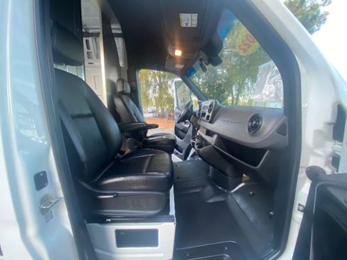 Used 2022 Mercedes-Benz Sprinter 2500 image 16