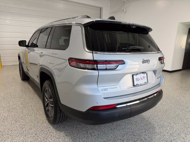 Used 2023 Jeep Grand Cherokee L Limited AWD/4WD image 5