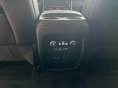 Used 2026 GMC Acadia Elevation w/ Elevation Premium Package FWD image 16