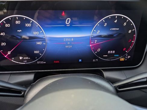 Used 2025 Mercedes-Benz GLC 300 4MATIC image 11