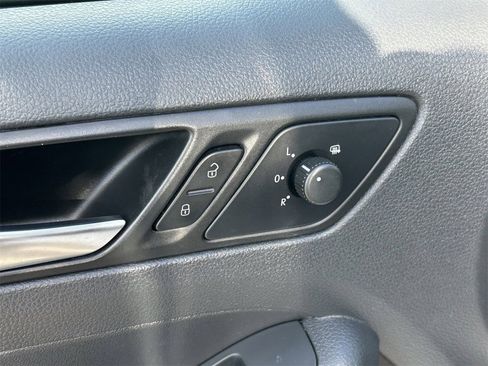 Used 2013 Volkswagen Jetta S image 25