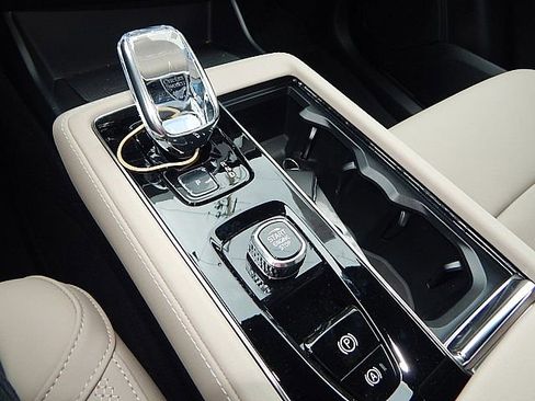 New 2026 Volvo XC90 B6 Plus w/ Protection Package Premier image 18