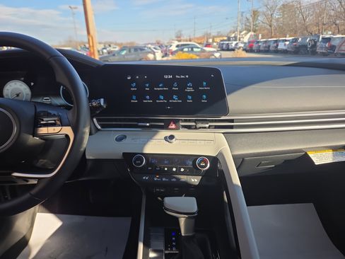 Certified 2023 Hyundai Elantra Limited image 24