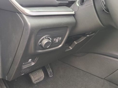 New 2025 Jeep Grand Cherokee Altitude image 12