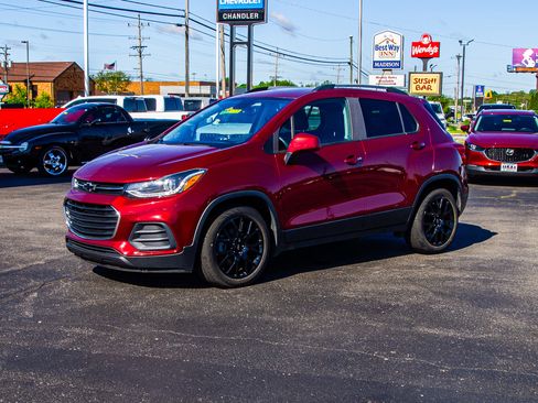 Used 2021 Chevrolet Trax LT w/ Sport Edition FWD image 3