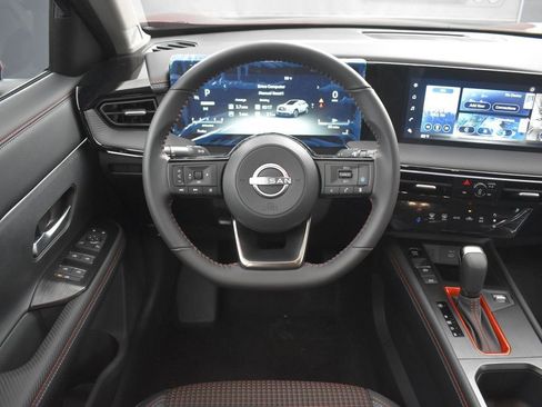 New 2025 Nissan Kicks SR image 13