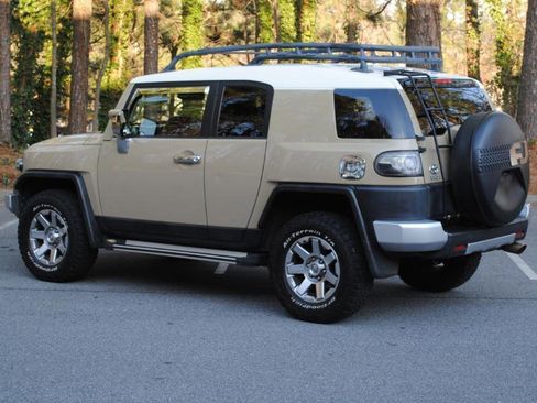 Used 2014 Toyota FJ Cruiser 4WD w/ Upgrade Package image 12