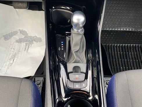 Used 2022 Toyota C-HR XLE image 37