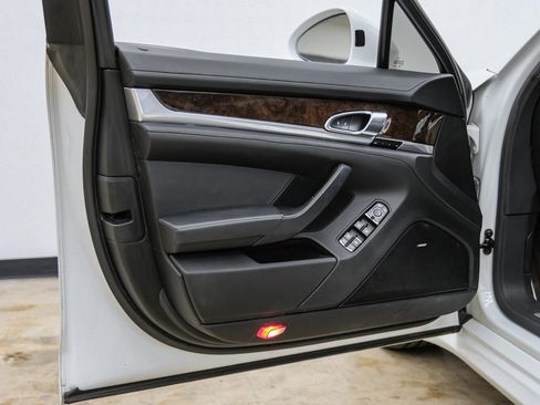 Used 2014 Porsche Panamera S image 51