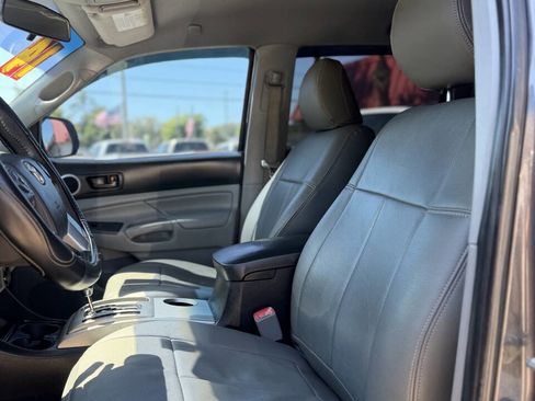 Used 2014 Toyota Tacoma PreRunner w/ SR5 Package image 16