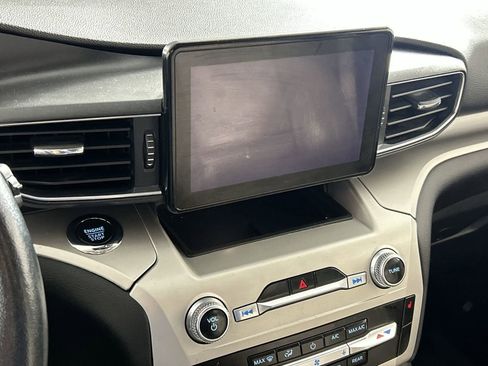 Used 2022 Ford Explorer XLT w/ Equipment Group 202A image 16