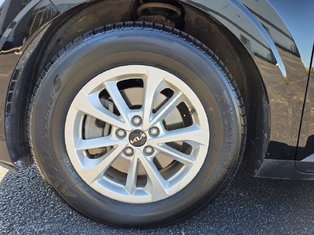 Used 2022 Kia Carnival LX FWD image 12